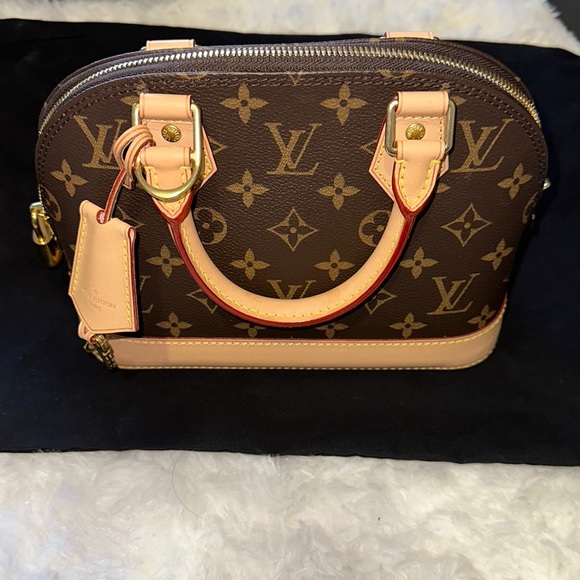 Louis Vuitton Alma BB Monogram! 💯 Authentic! Excellent condition! - Picture 1 of 15